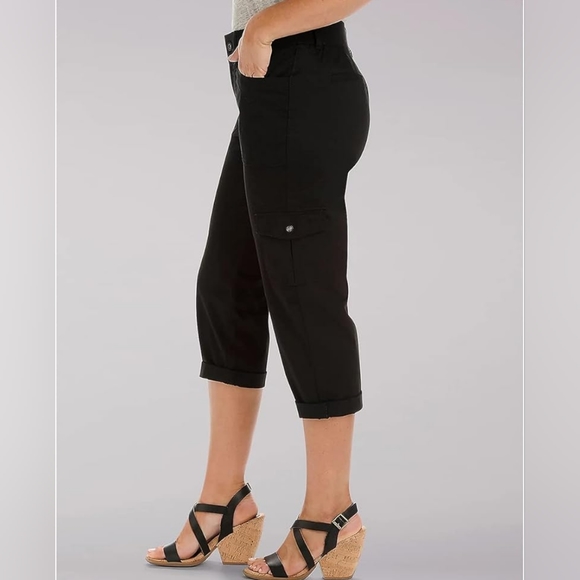 Lee Relaxed Fit Midrise Capris  Size 18W NWOT - Picture 3 of 9